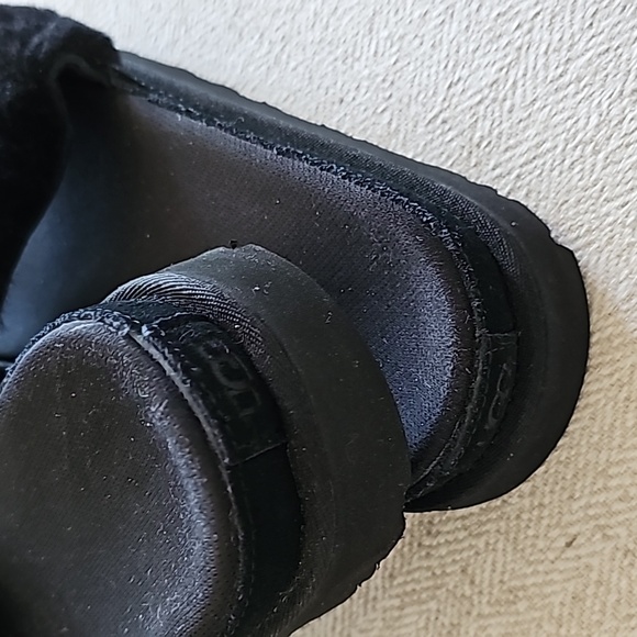 Ugg slides - Picture 2 of 4